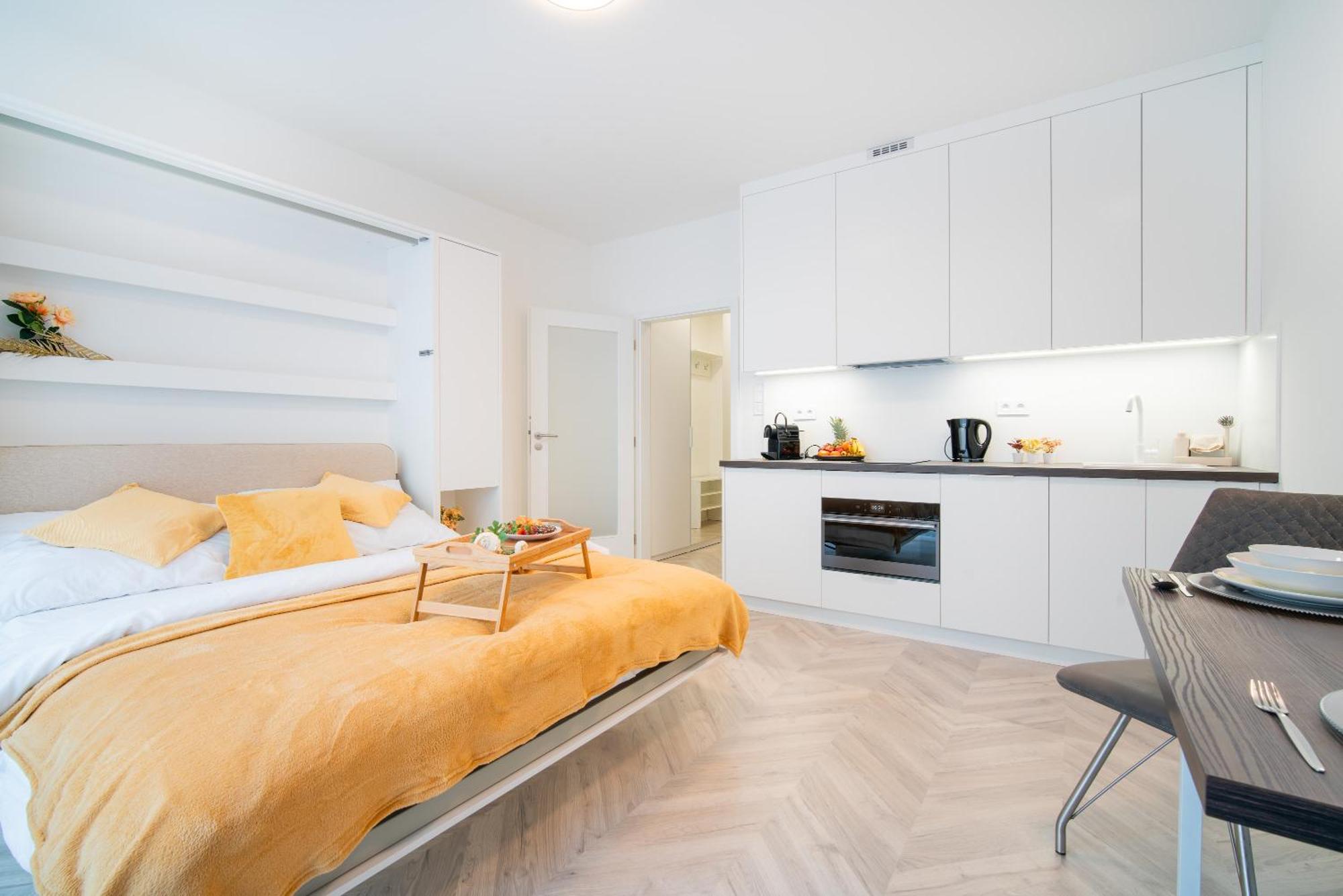 City Relax Apartments With Free Parking, 10 Mins Walk To City Centre Бърно Екстериор снимка
