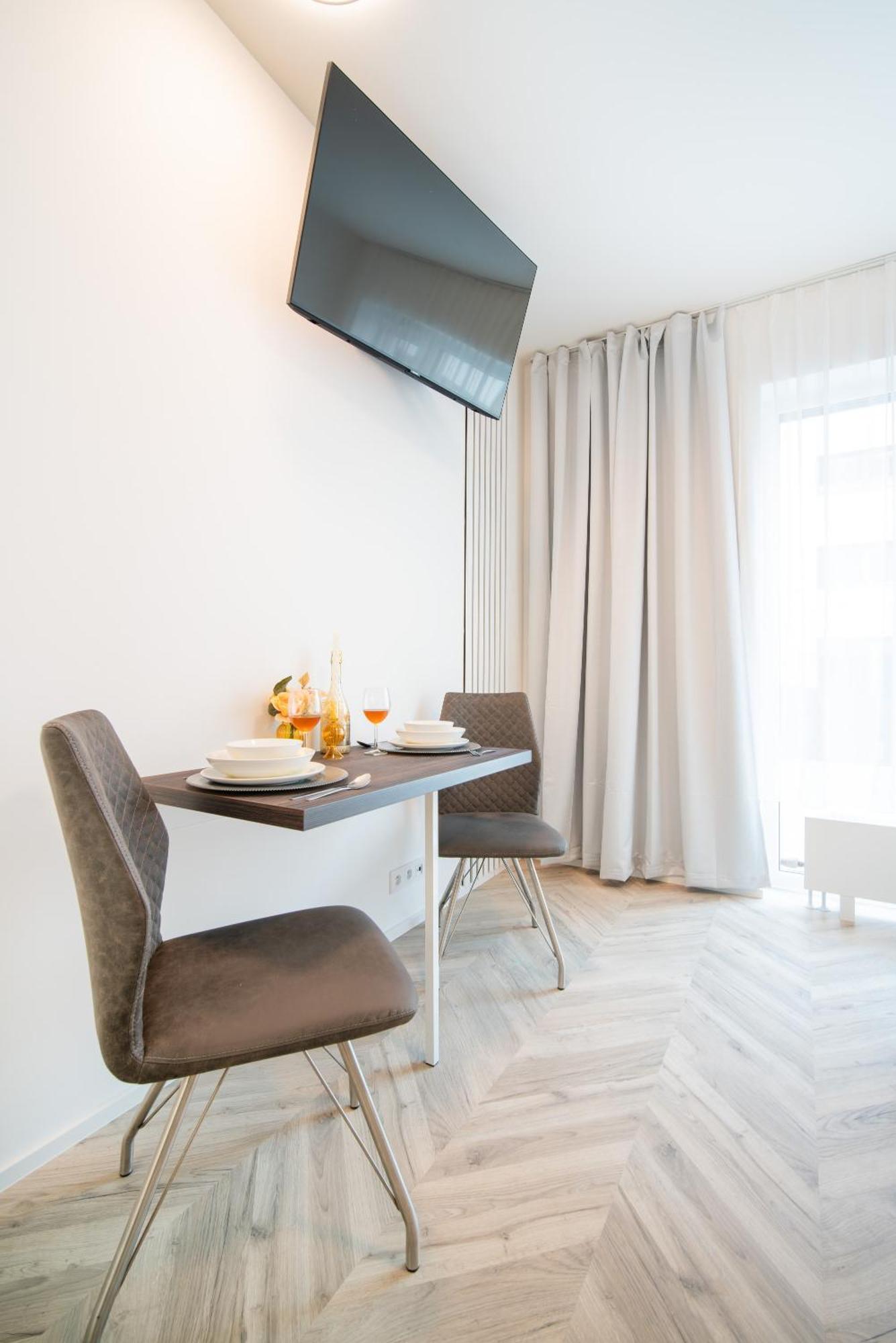City Relax Apartments With Free Parking, 10 Mins Walk To City Centre Бърно Екстериор снимка