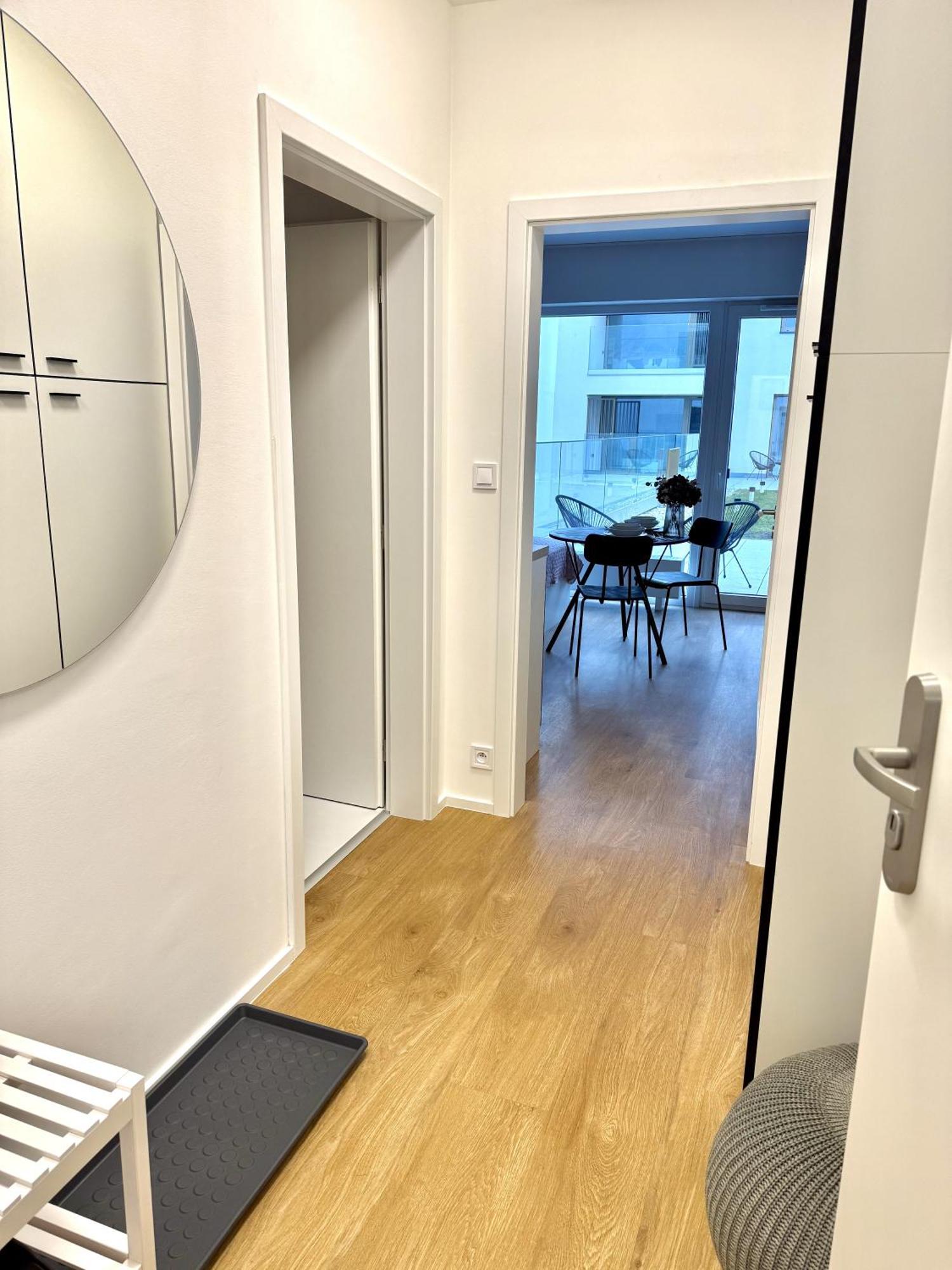 City Relax Apartments With Free Parking, 10 Mins Walk To City Centre Бърно Екстериор снимка